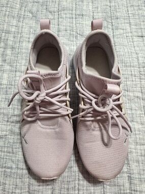 PUMA Women's Pink/Lavender Knit Slip-On Sneakers size 7.5